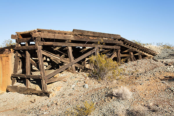 Old loadout for trucks to dump to railcars